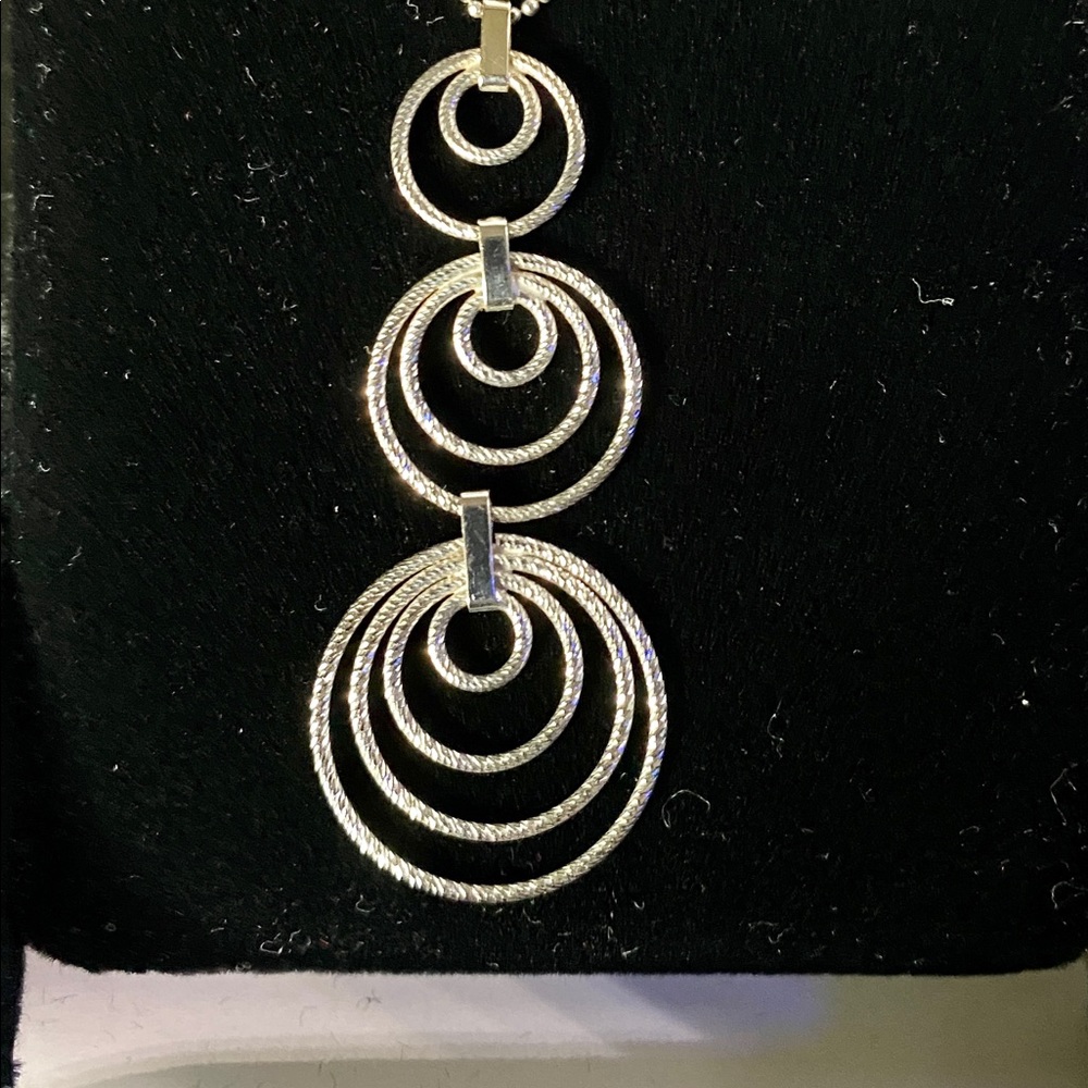 14k white gold circles pendant necklace